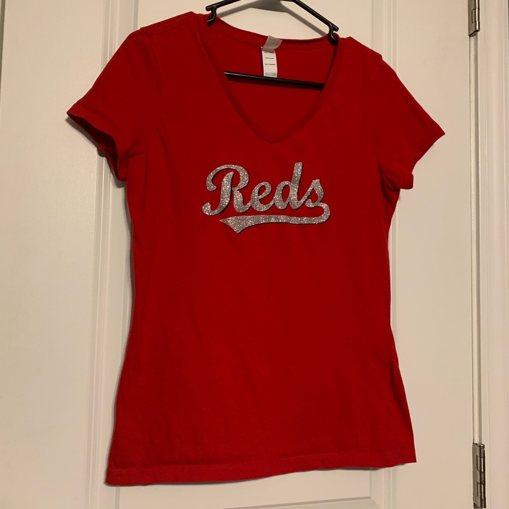 Cincinnati Reds V-neck Glitter Tee